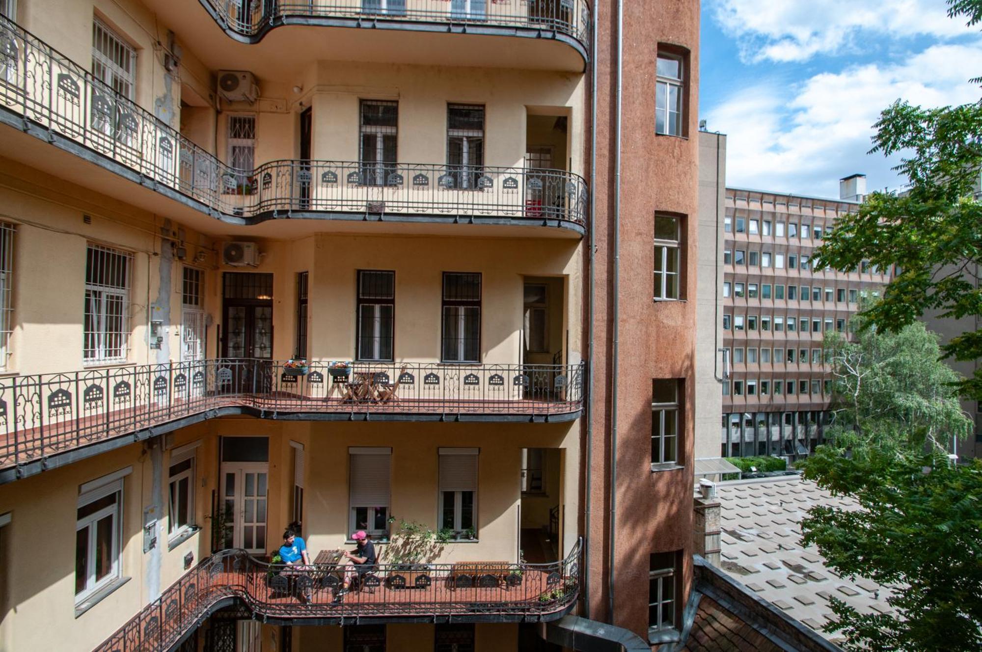 Spacious Family Suite Along River Side, In The Heart Of Buda Budapest Exterior foto