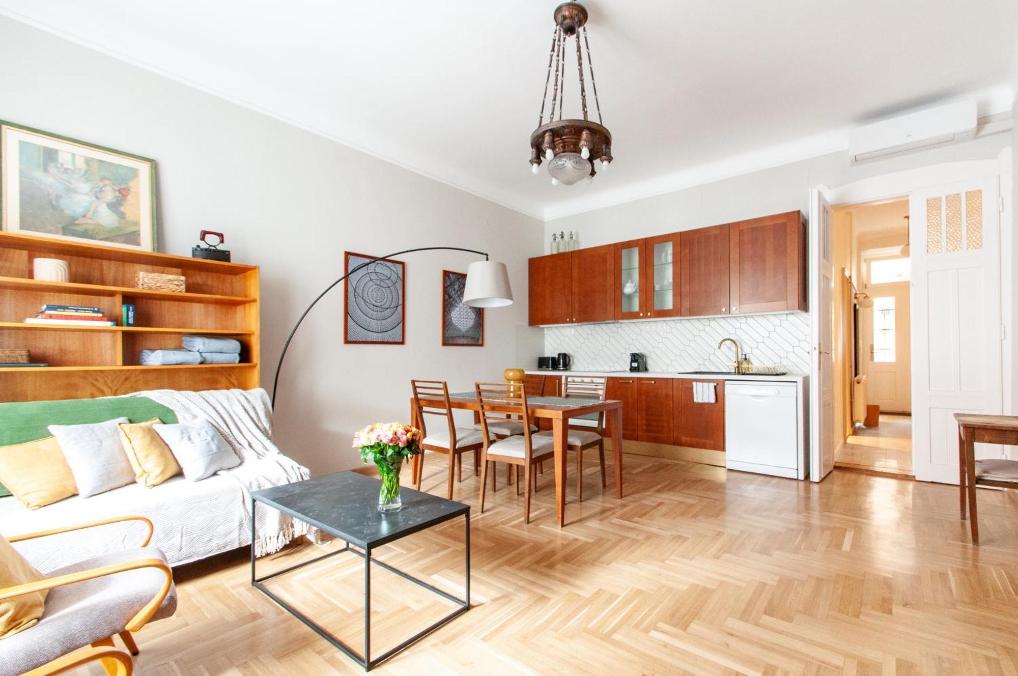 Spacious Family Suite Along River Side, In The Heart Of Buda Budapest Exterior foto