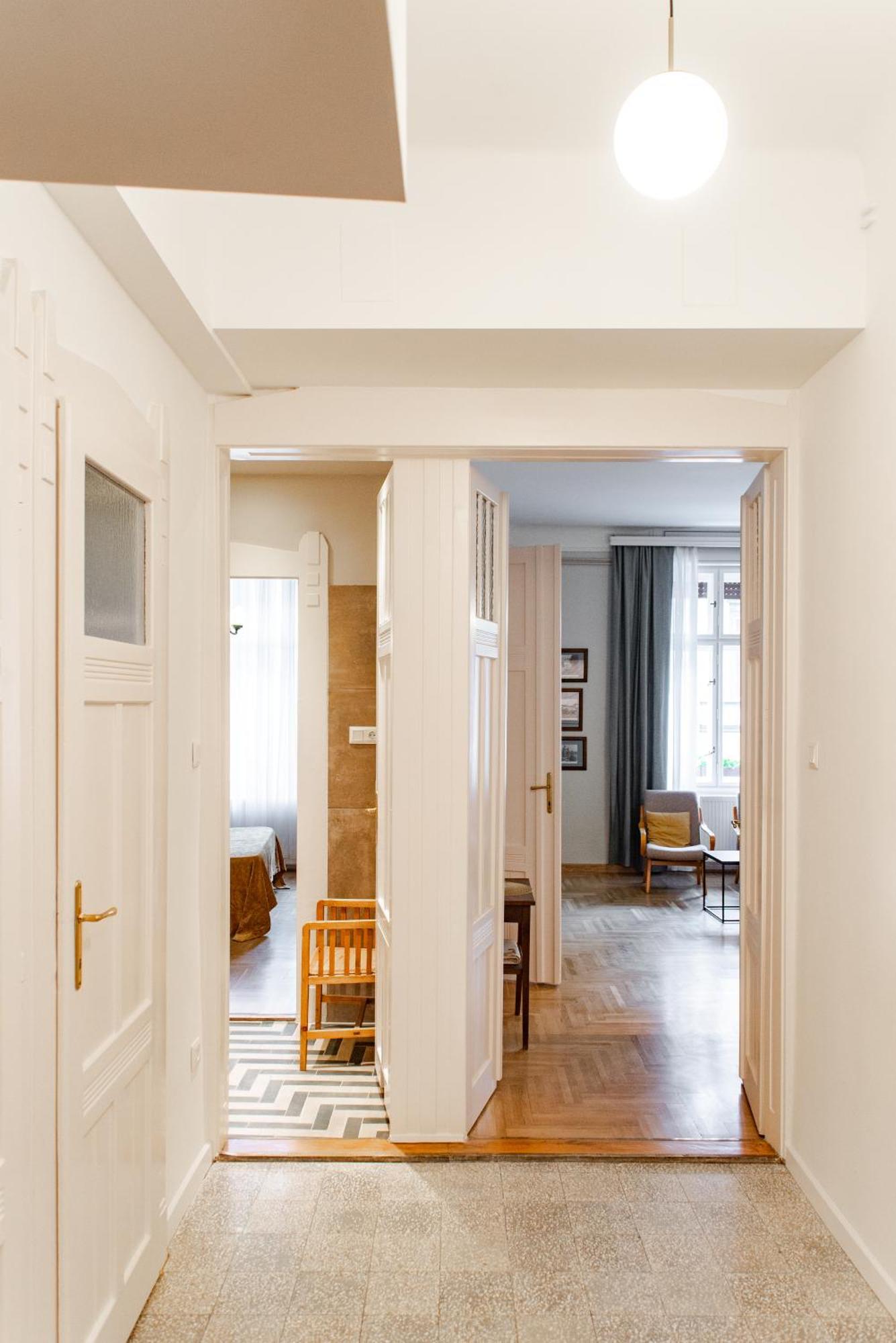Spacious Family Suite Along River Side, In The Heart Of Buda Budapest Exterior foto