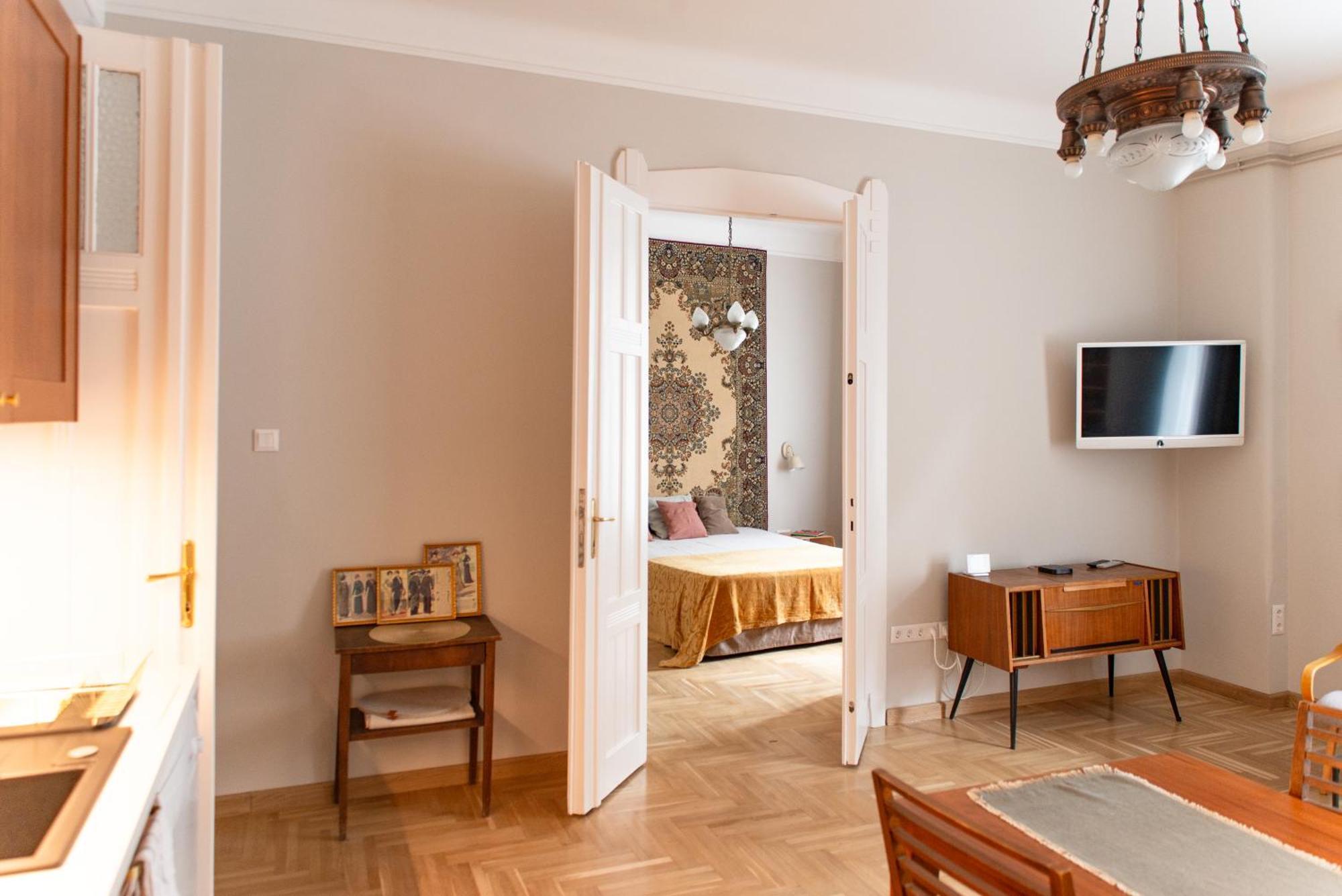 Spacious Family Suite Along River Side, In The Heart Of Buda Budapest Exterior foto