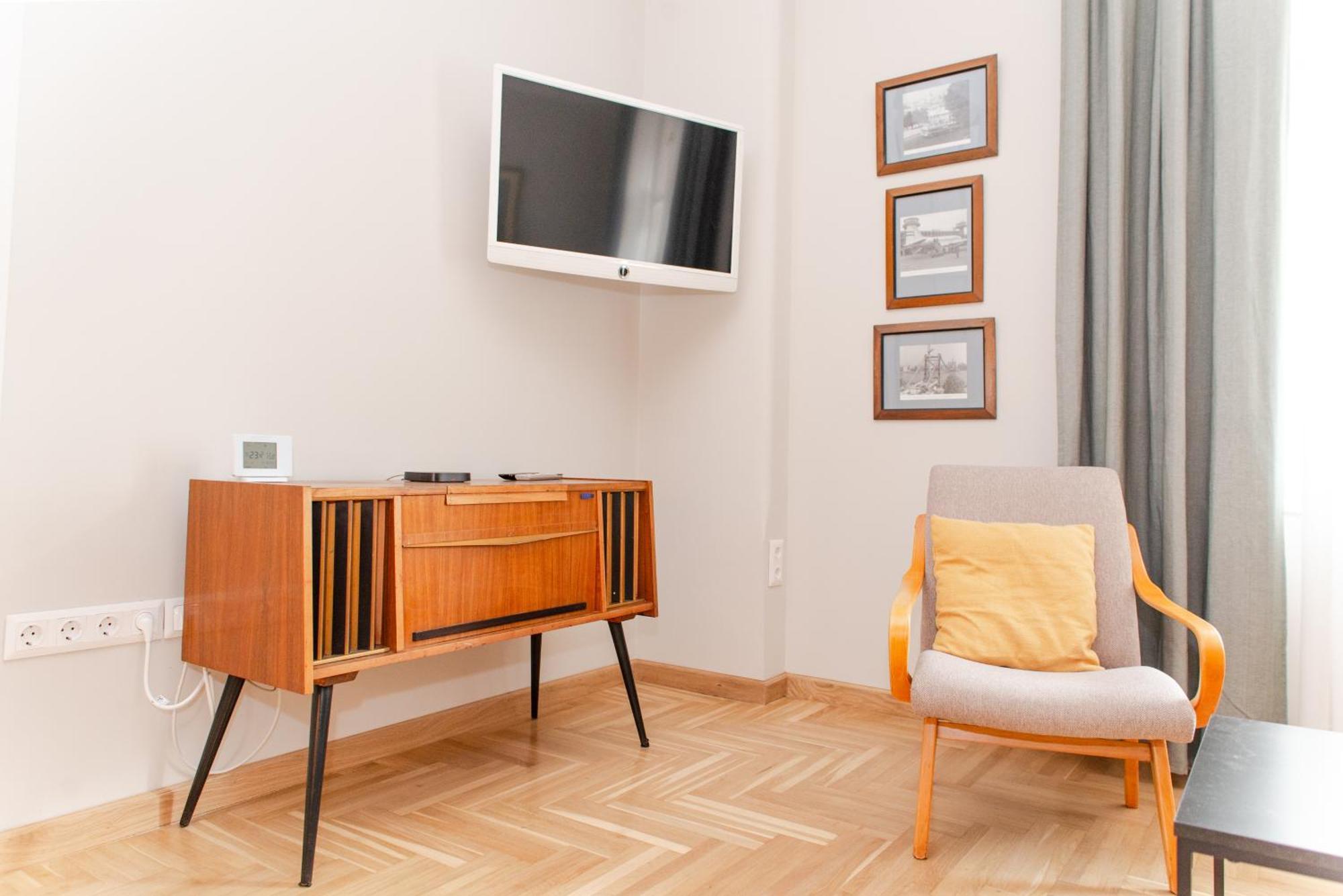 Spacious Family Suite Along River Side, In The Heart Of Buda Budapest Exterior foto
