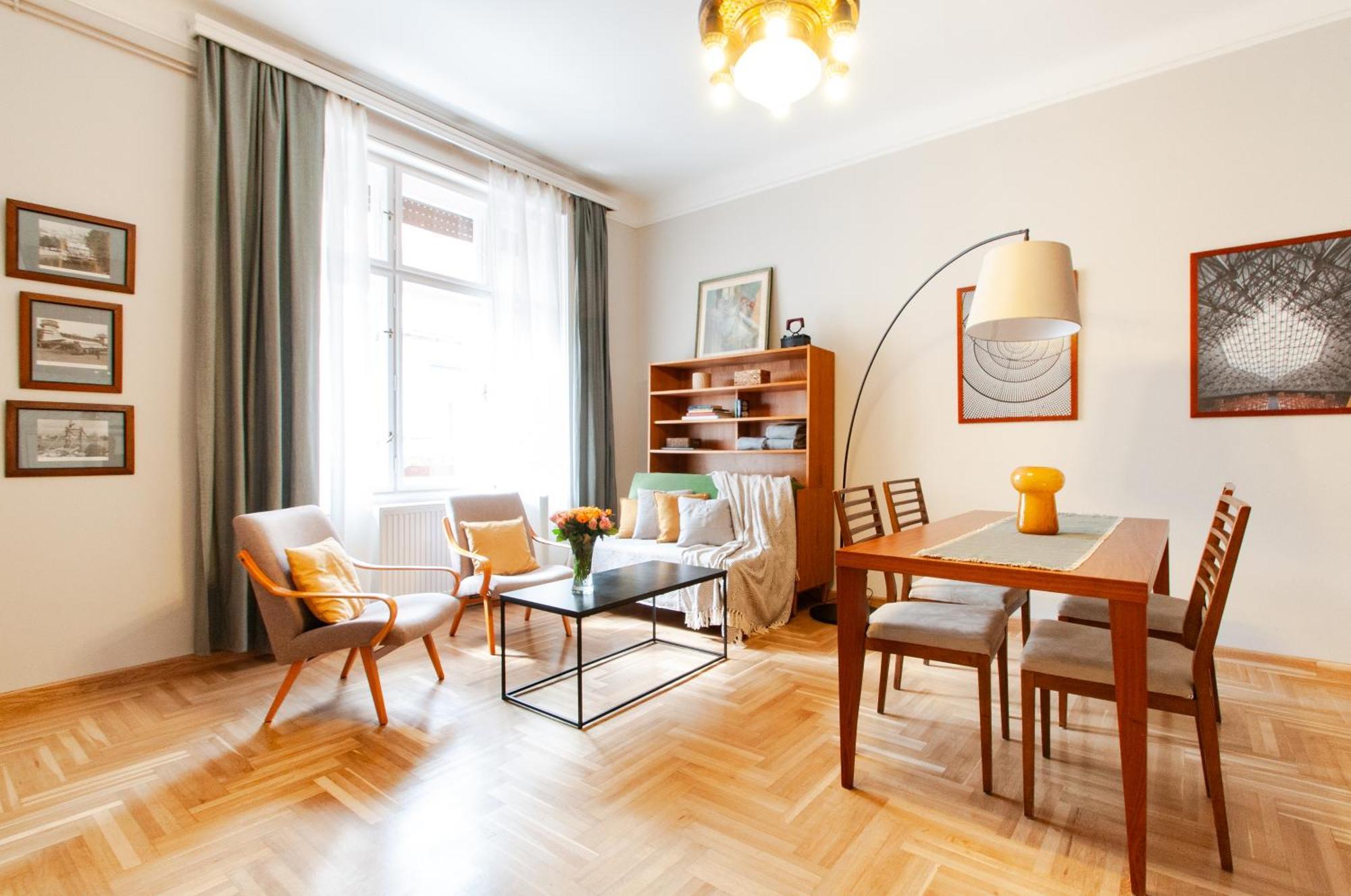 Spacious Family Suite Along River Side, In The Heart Of Buda Budapest Exterior foto